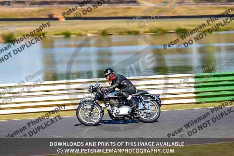 Vintage motorcycle club;eventdigitalimages;mallory park;mallory park trackday photographs;no limits trackdays;peter wileman photography;trackday digital images;trackday photos;vmcc festival 1000 bikes photographs